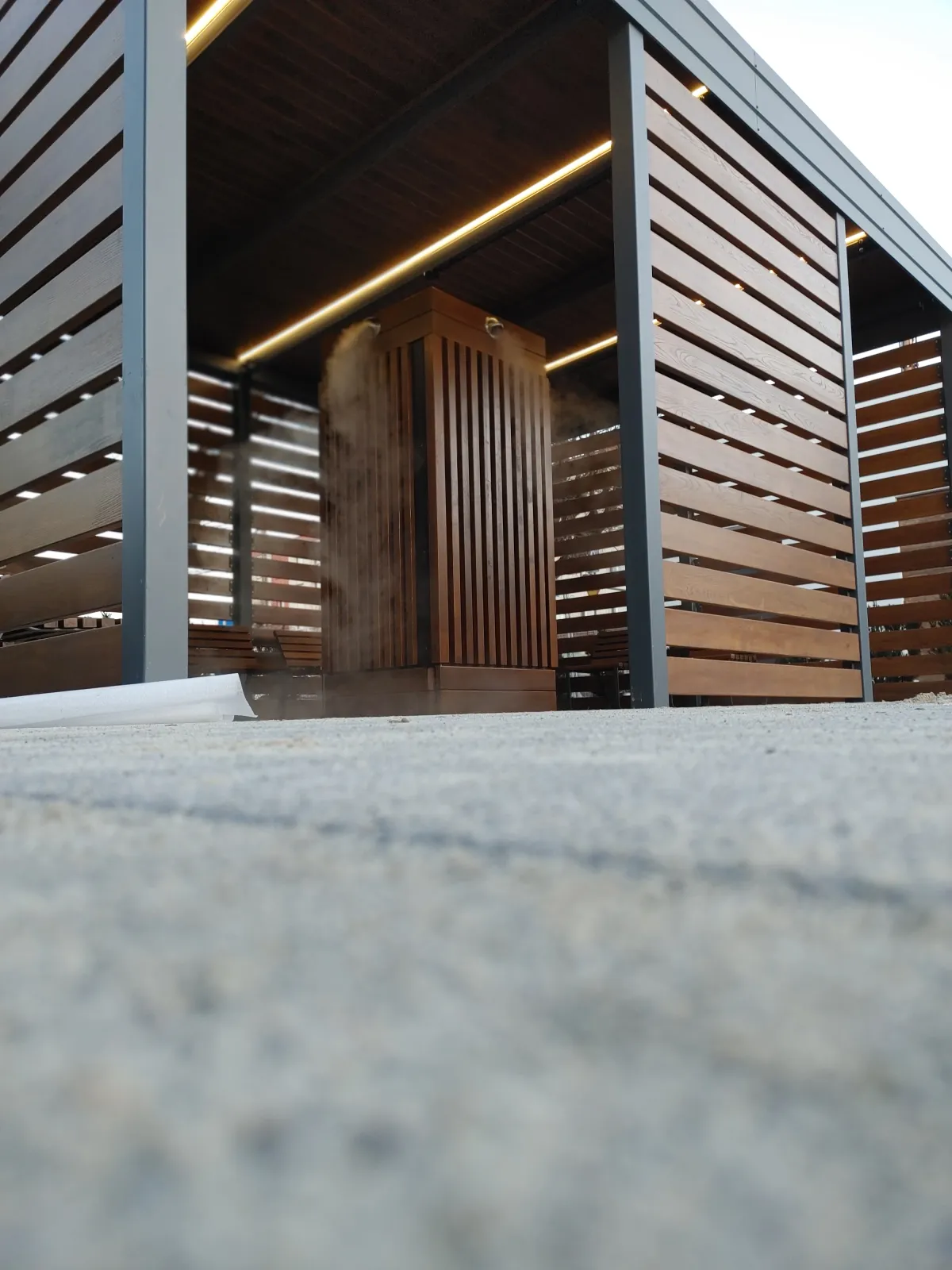 <picture>   <source      srcset="realizacja-teznia-soniczna-hotel-spa.webp"      type="image/webp">   <source      srcset="realizacja-teznia-soniczna-hotel-spa.jpg"      type="image/jpeg">   <img      src="realizacja-teznia-soniczna-hotel-spa.jpg"     alt="Tężnia soniczna – realizacja w hotelu SPA, inhalacje solankowe"     title="Tężnia soniczna – nowoczesna realizacja dla hotelu SPA"     loading="lazy"     width="1200"     height="800"> </picture>